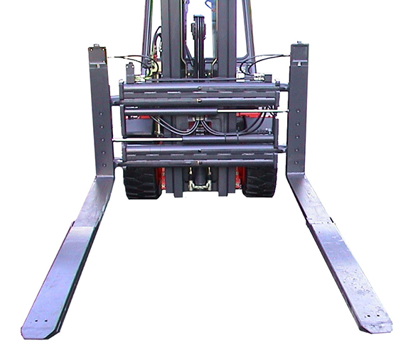 KOOI-ReachForks on a forklift attachment, fork positioner, for loading and unloading of goods.