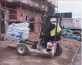 Hydraulically retractable and extendable forklift forks, KOOI-ReachForks, for truck mounted forklifts