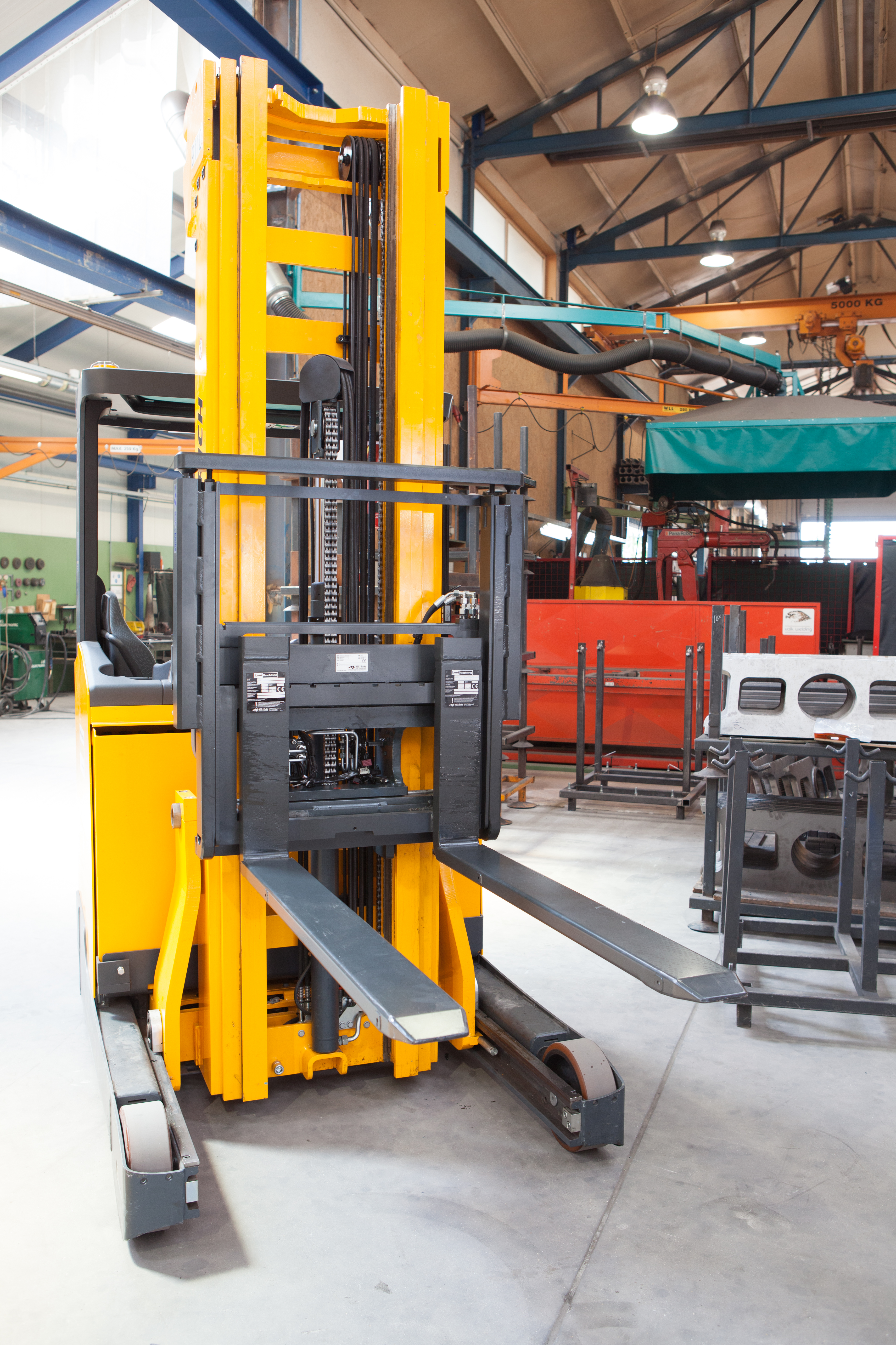 The KOOI Mast Height Extension, add-on mast, is designed to increase the lifting height of an existing forklift mast.