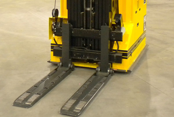 Forklift palletless handling attachment, RollerForks for slip-sheets to handle milk powder in the Netherlands