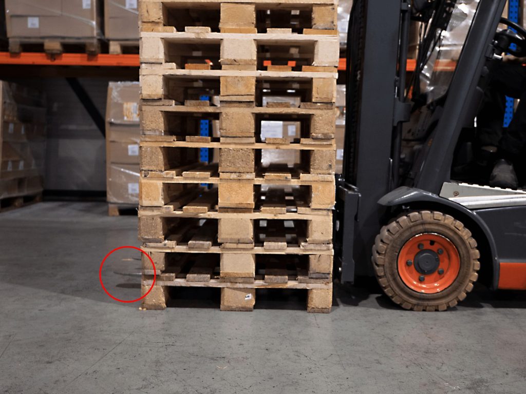 regular-forks-protruding-epal-pallets