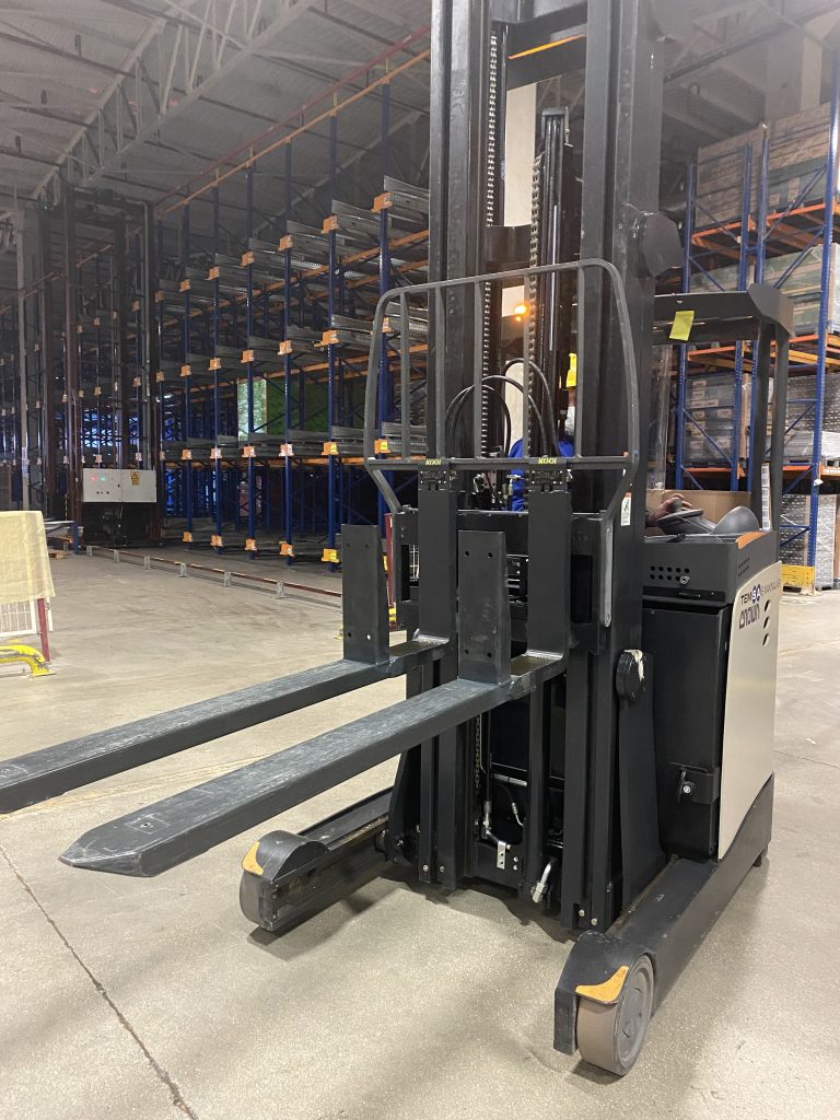 kooi-reachforks-on-crown-lifttruck-double-deep-racking